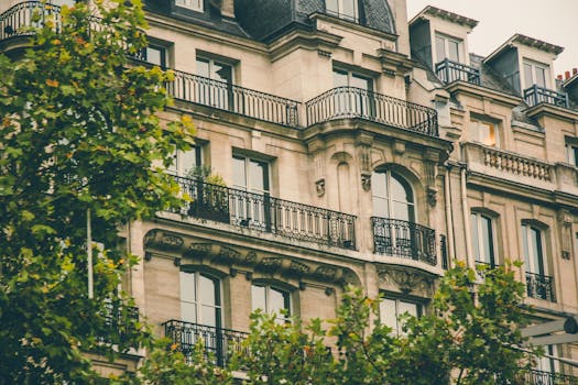 Paris Suites With Crystal Tubs and Balcony Libraries