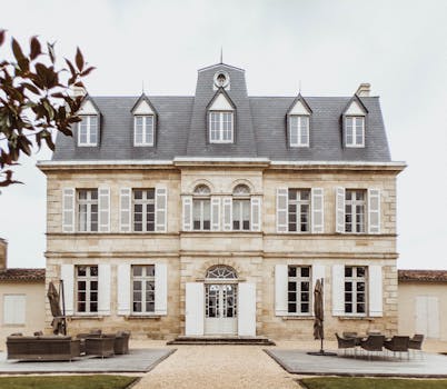 French Luxury Villas Operating Without Online Booking